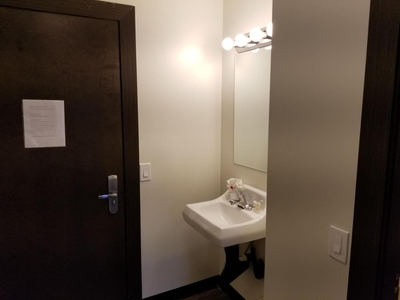 Best Lynnwood Inn Bagian luar foto